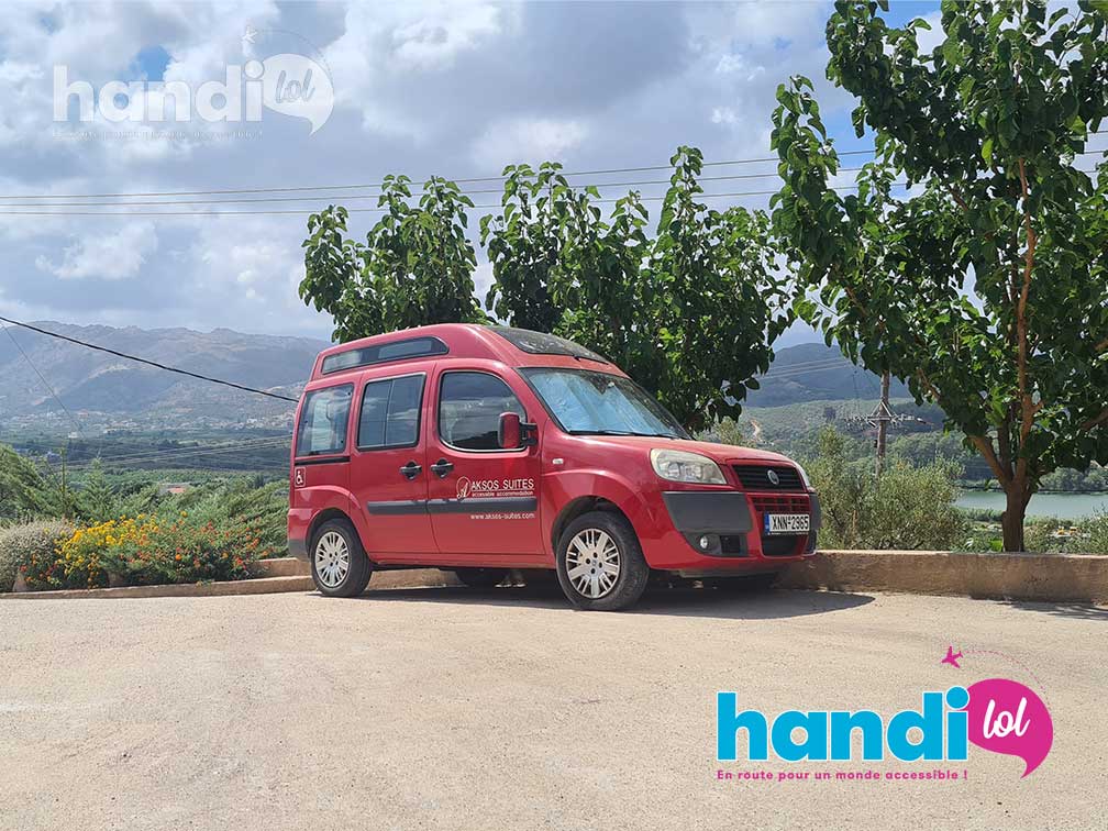 Sale du restaurant situé en bas de la résidence MICs Sant Jordi à Barcelone