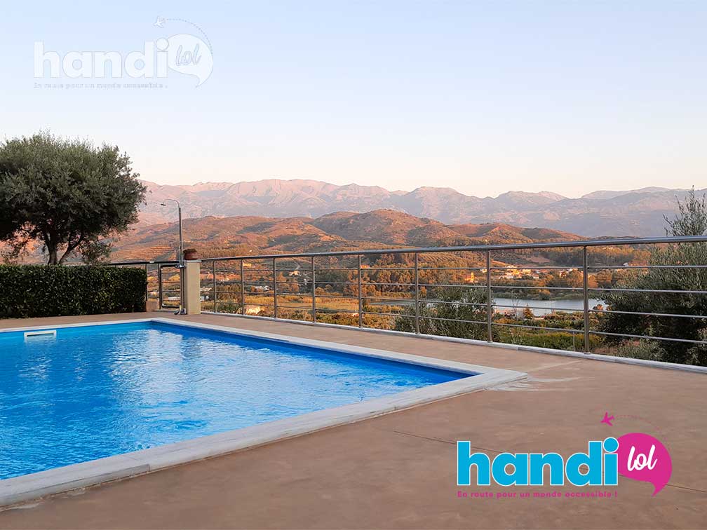 Résidence PMR MICs Sant Jordi à Barcelone. Vue sur la façade depuis la rue.